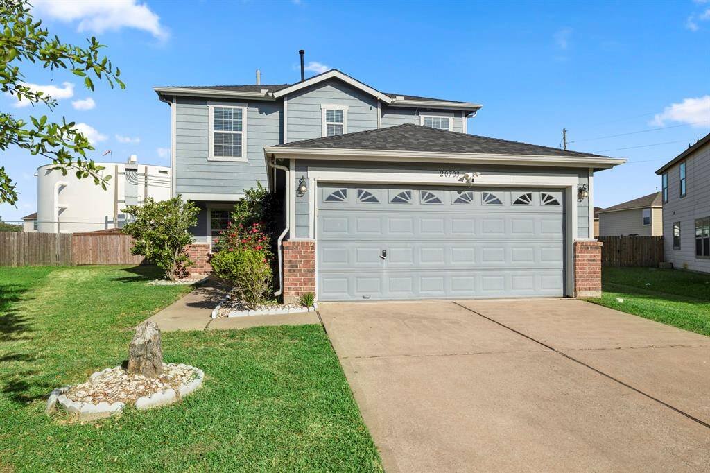 Beautiful curve appeal on cul-de-sac!