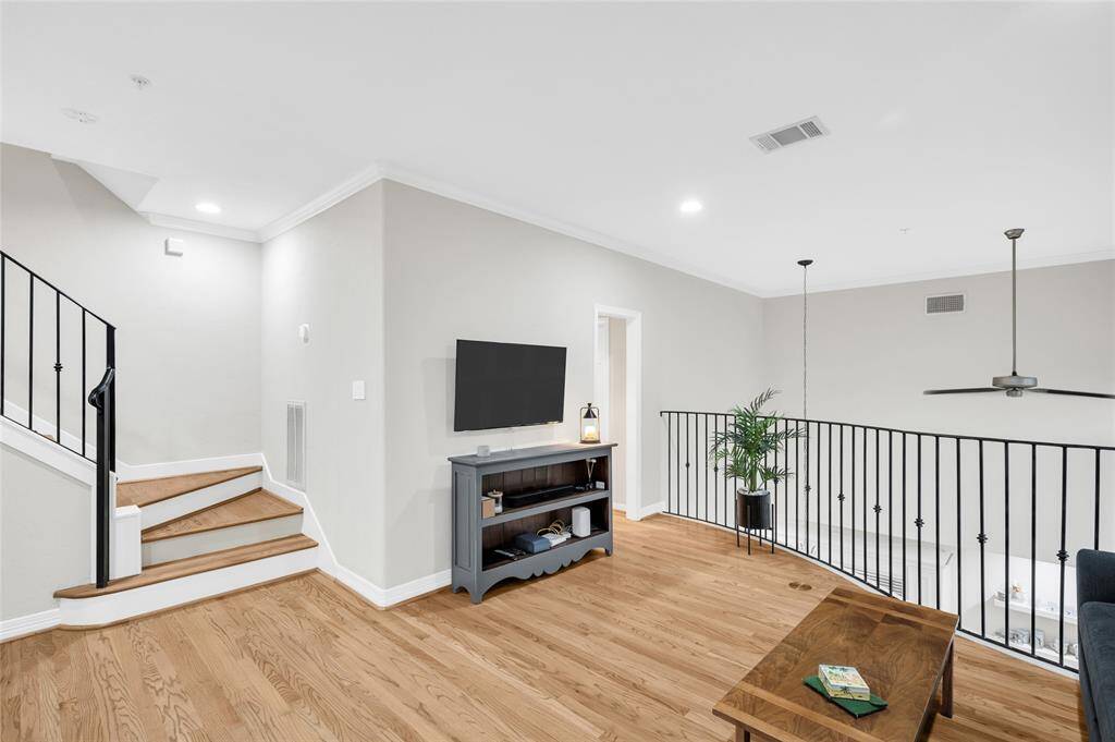 The loft/bedroom enjoys an en-suite bathroom and staircase to the owners' suite and secondary bedroom.