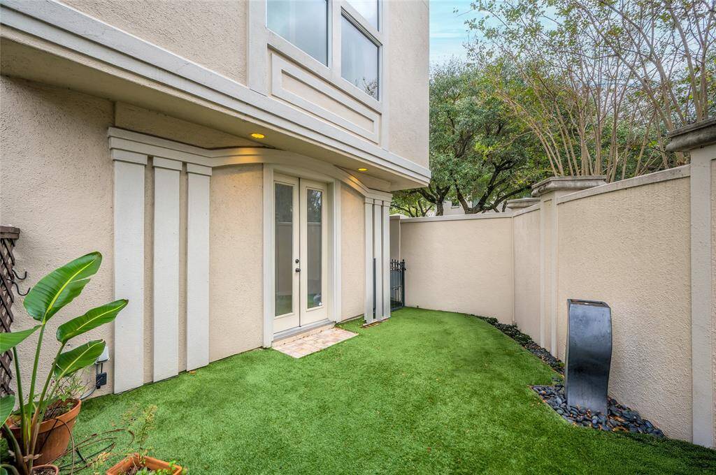 A very peaceful space for al-fresco dining, entertaining, and recreation.