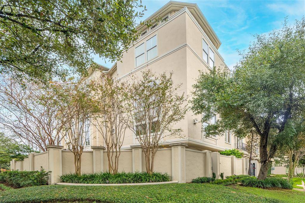 Thank you for virtually touring 2094 Brentwood! Please call us to book your personal tour today!