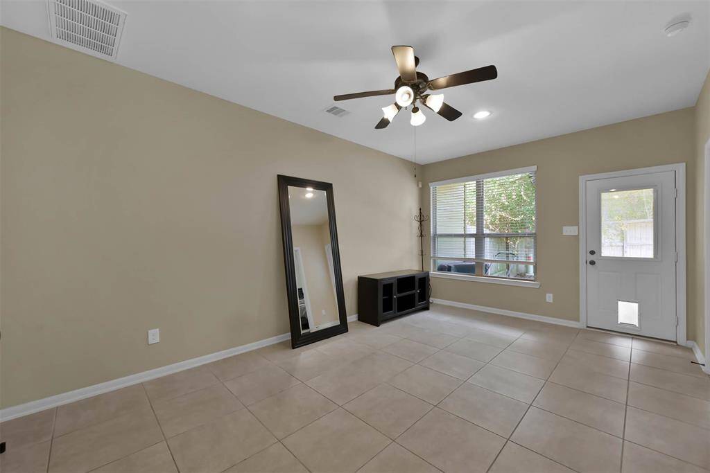 Secondary living area ( 1st floor )