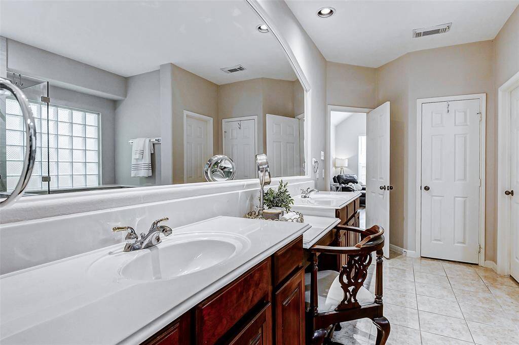 Through the middle door you will find a linen closet and to the door to the right is the water closet.