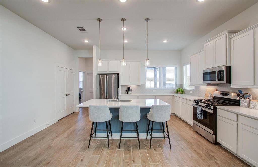 What's not to love?! Window treatments, light fixtures, and stainless steel appliances.