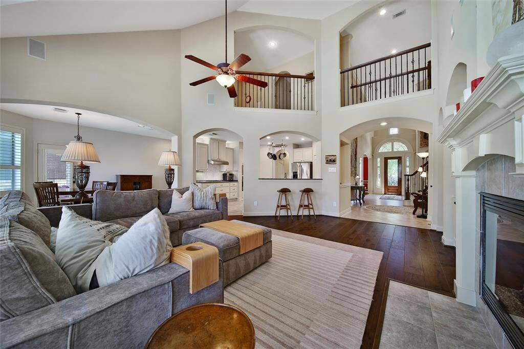 A flowing floorplan with open, yet defined spaces to keep everyone connected.