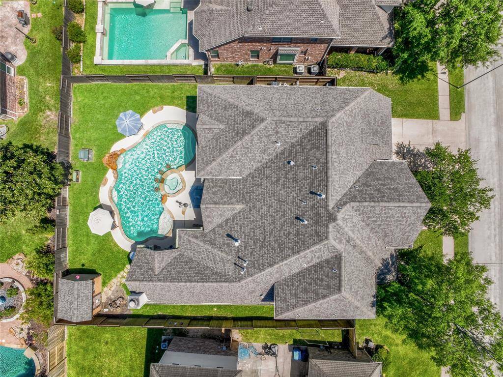 This home is situated on a 10,000 sf homesite.