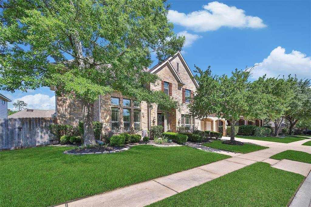 Welcome home to 2103 Chelsea Creek Ln!