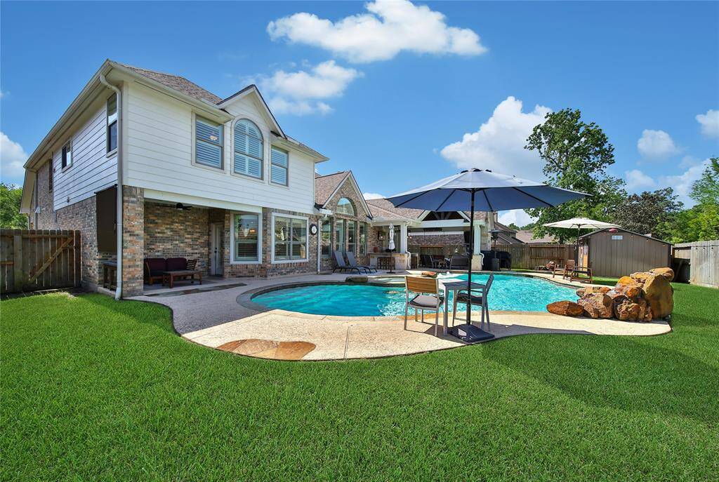 Plenty of lawn space for kids and pets.