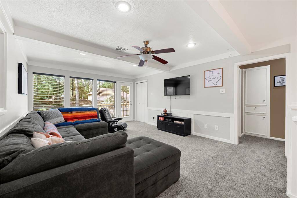 Entertainment area with balcony over looking pool