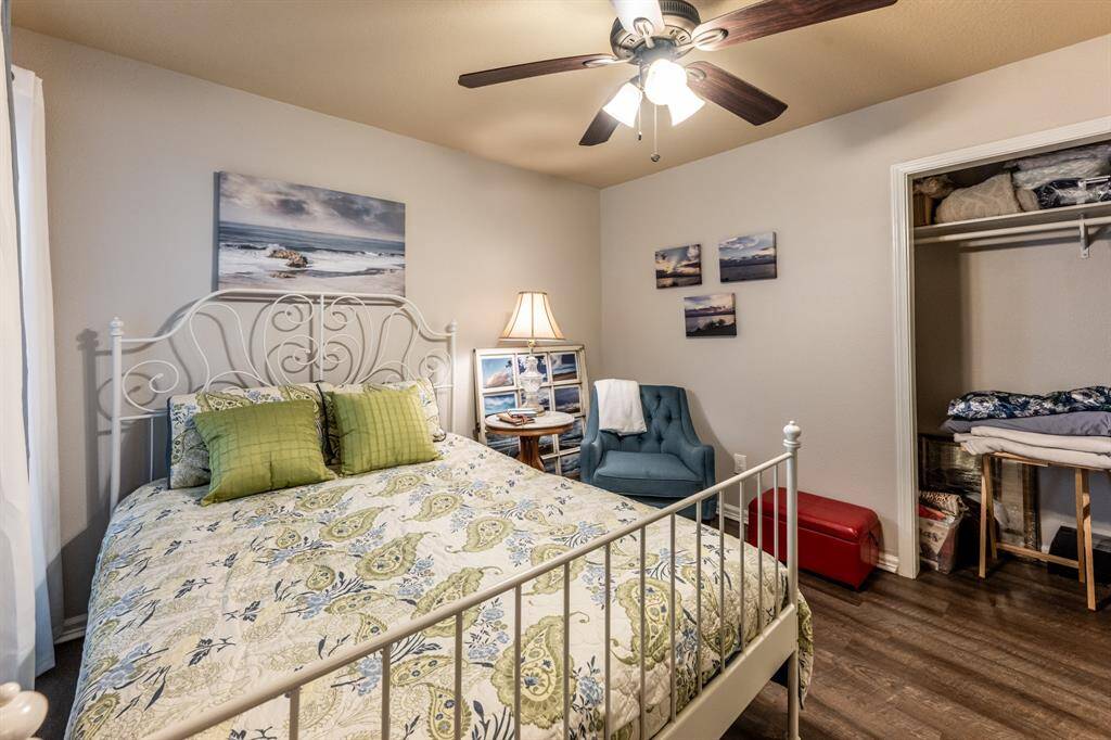 Secondary bedroom
