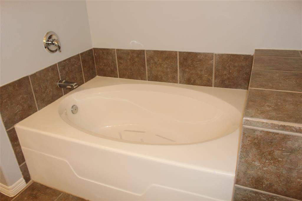 Soaking tub