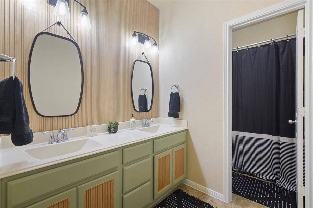 Pinterest worthy secondary bath with dual sinks