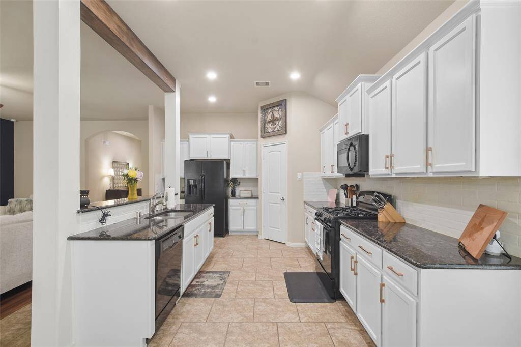 Light and bright kitchen