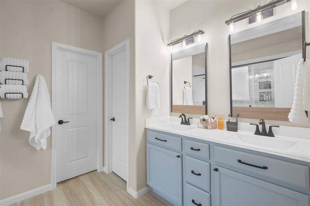 Walk in closet and toilet room