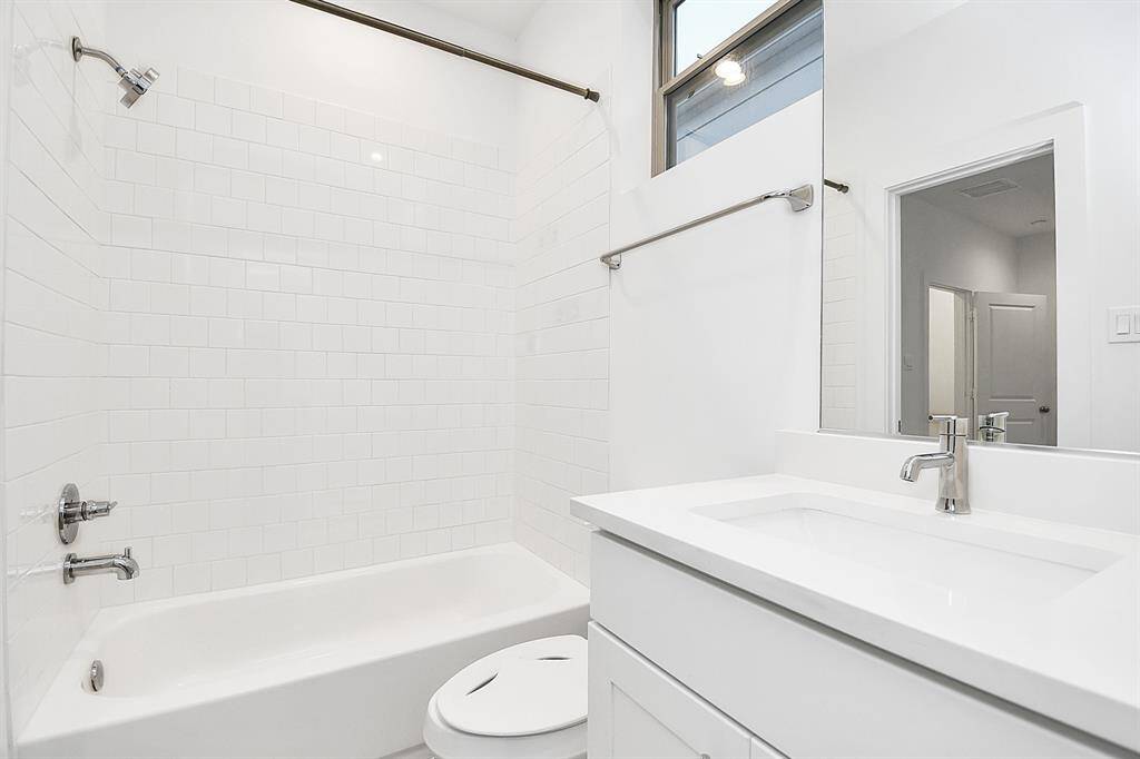 2nd bathroom in 3rd floor