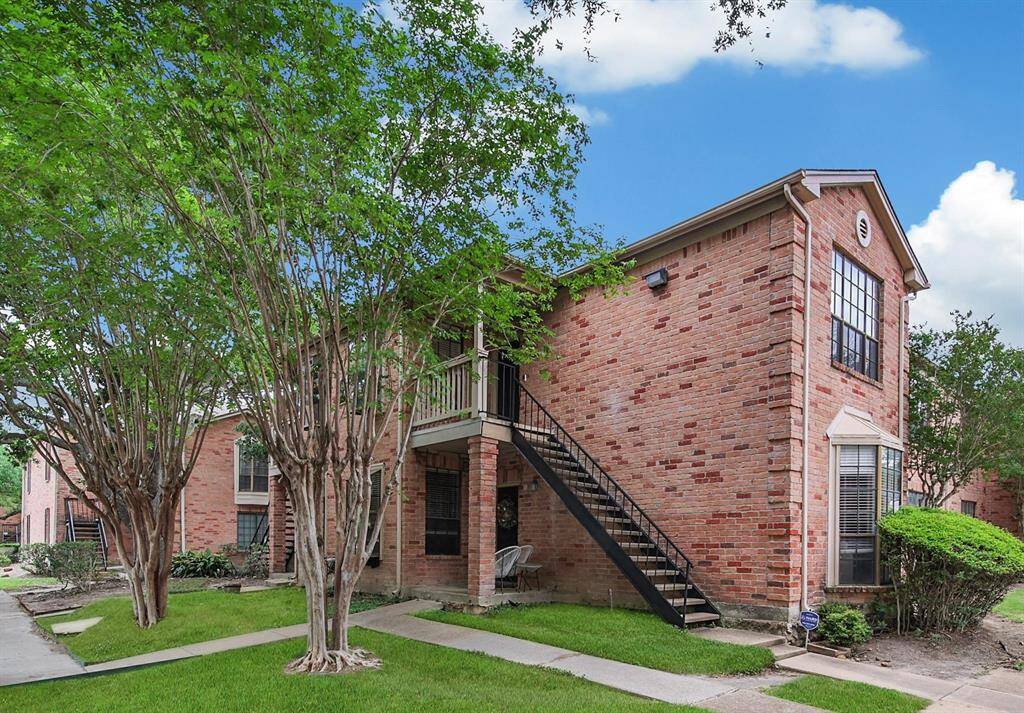 As a corner unit, this property receives ample natural light, featuring tree lined views and overlooking the pool from the kitchen. As a corner unit, that means one less shared wall with neighbors as well.