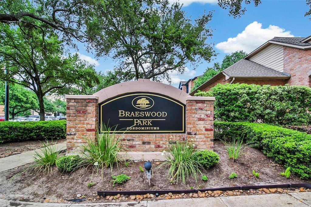Braeswood Park Condominiums is a gated community tucked away in the heart of the Texas Medical Center.