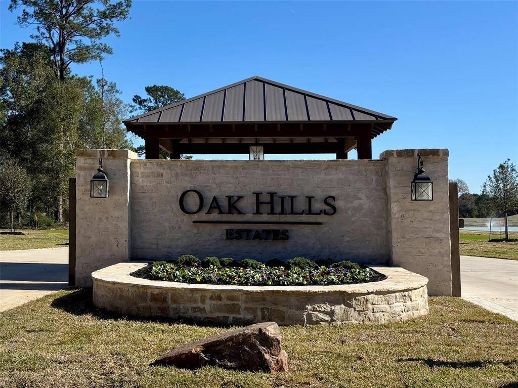 Beautiful, gated entrance at Oak Hills Estates in Hockley. A secluded community with only 24 - 1.5 acre homesites.