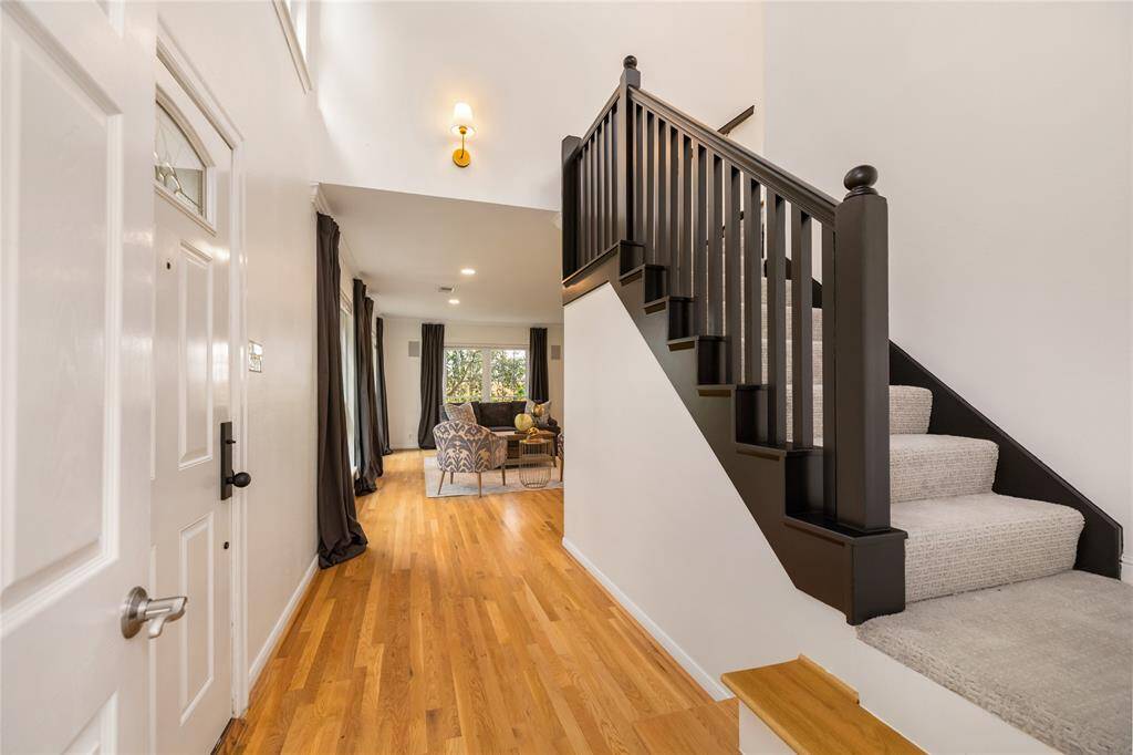 Entry to living room at the staircase