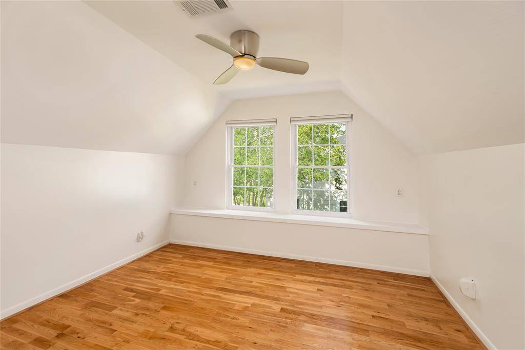 Second bedroom upstairs has is own bathroom