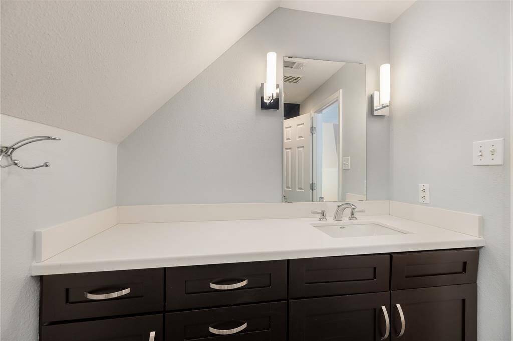 Bathroom adjacent to the secondary bedroom upstairs