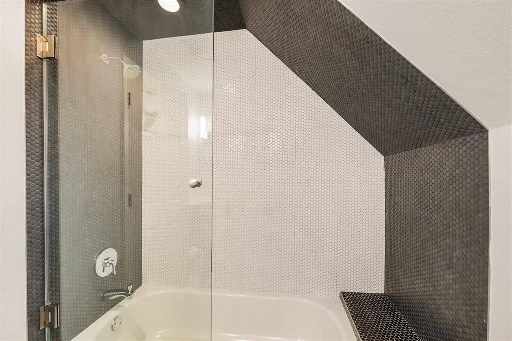 Unique tub/shower design