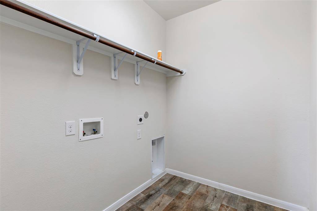 Laundry room (downstairs)
