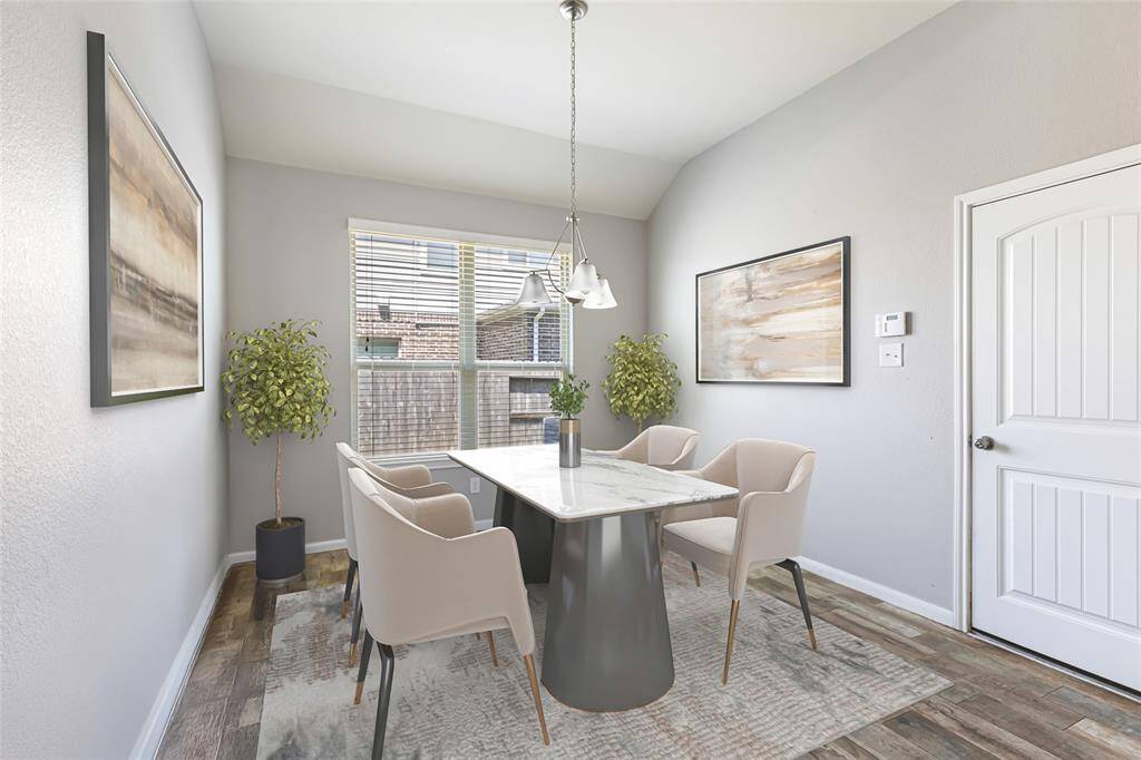Oversized breakfast area (virtually staged)