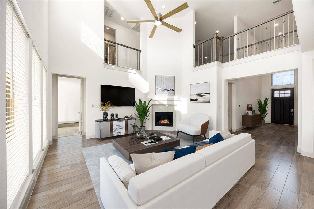 Gather the family and guests together in your lovely living room! Featuring soaring high ceilings, recessed lighting, dark stained ceiling fan, custom paint, gorgeous tile floors and large windows that provide plenty of natural lighting throughout the day. *Virtually Staged