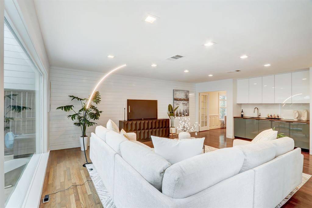In this space there is also a built-in wet bar with light up backsplash.