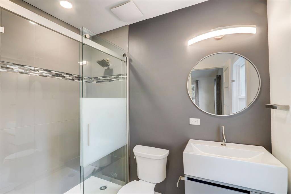 One bedroom of the 3 has an en-suite bathroom.