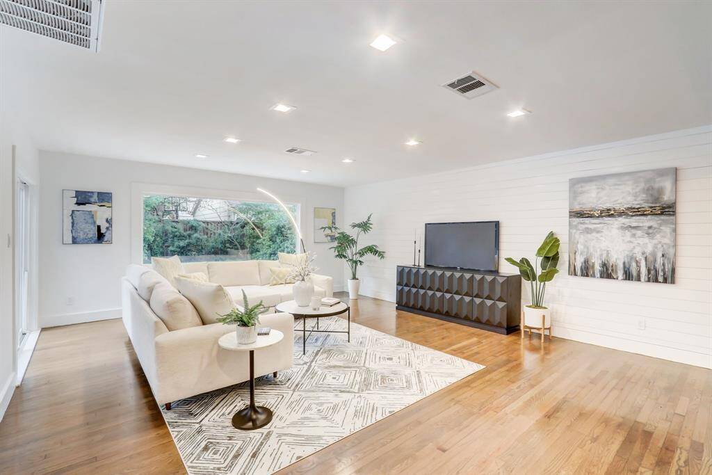 Note the white shadow gapping that adds a subtle touch of design that is understated cool.