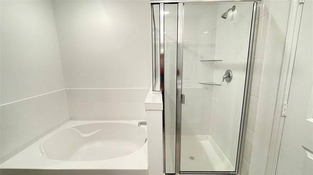 Soaking tub & separate shower
