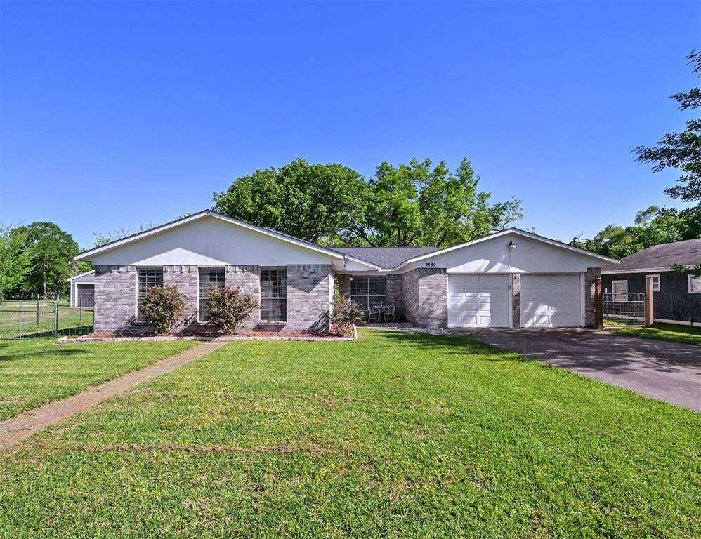 Welcome to 2480 W Shane Street!