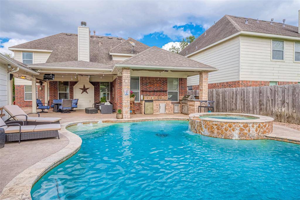 Sparkling Pool, spa, and outdoor kitchen is waiting for outdoor fun this summer!