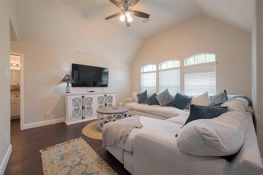 Game room or flex space is waiting for your personal touch!