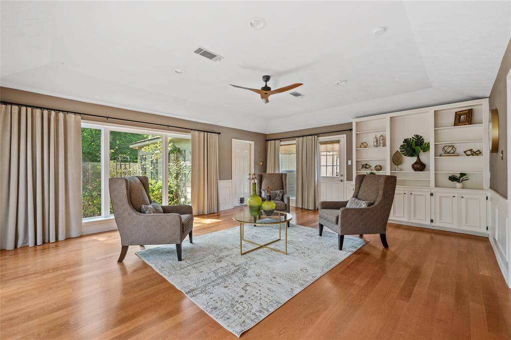 This room was used as the seller's TV room... can be used for sooooo many rooms!!! Note the built-ins...