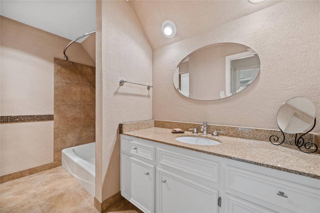 Updated Bathroom upstairs.... tub/shower combination....