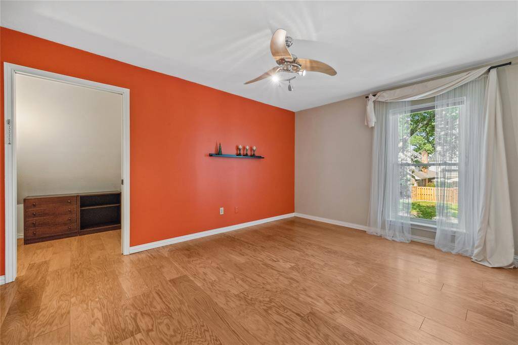 Upstairs Bedroom #4... "Only one wall" is painted a color in every bedroom....