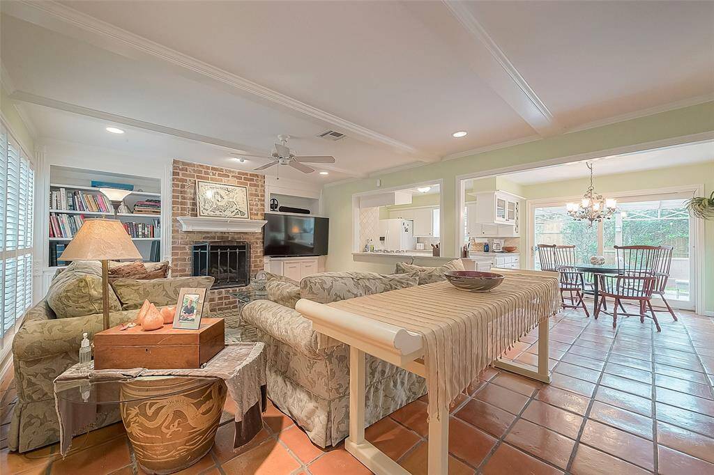 Open family room w/ fireplace & open kitchen, open breakfast looking out on patio