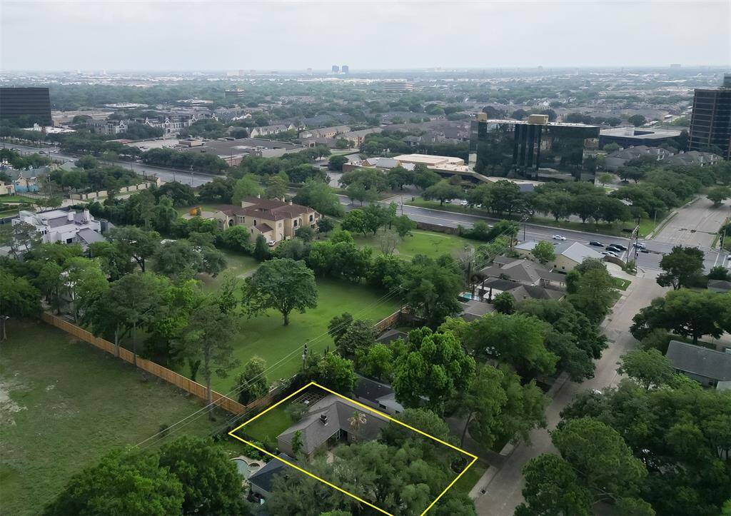 Another view showing 5 acre estates behind Briarpark Dr.