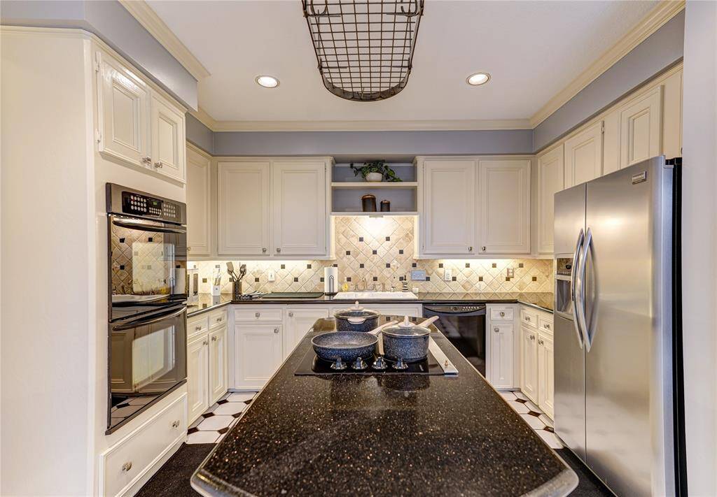 Kitchen island with cook top