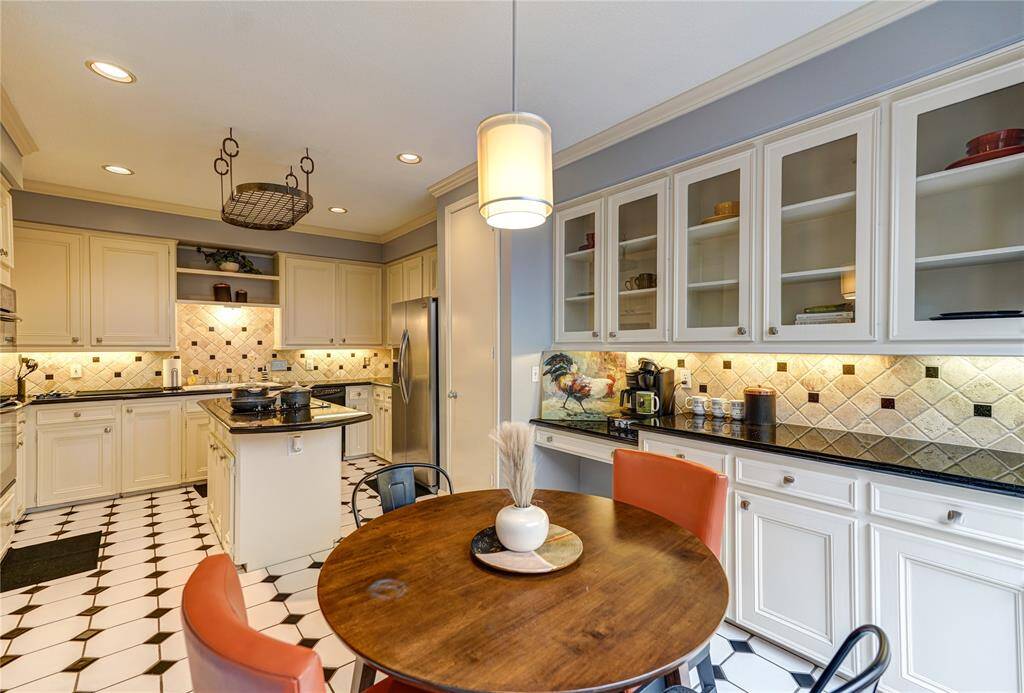 Tons of cabinetry