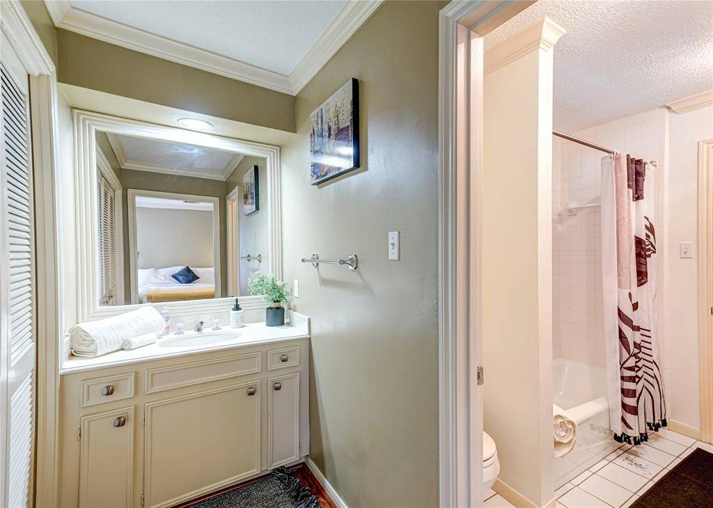 Jack-n-jill bathroom