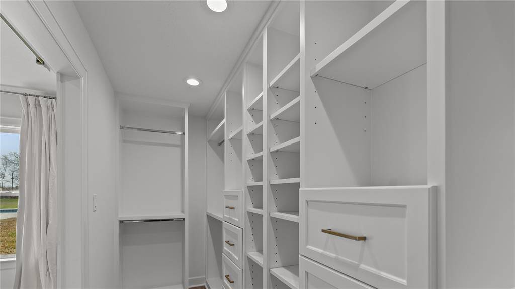 Wow! This dream closet offers anabundance of space for your largeannual wardrobe. Built in shelvesand hanging racks surround theperimeter. Your custom closet keepsall of your clothes, shoes, andaccessories organized!