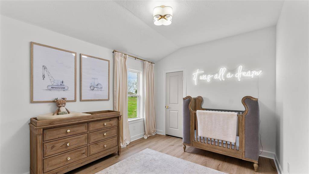 Each additional bedroom offers both comfortand style, with ample space andneutral colors that cater to diversetastes and needs, ensuring thatevery member of the householdenjoys their own private sanctuary.