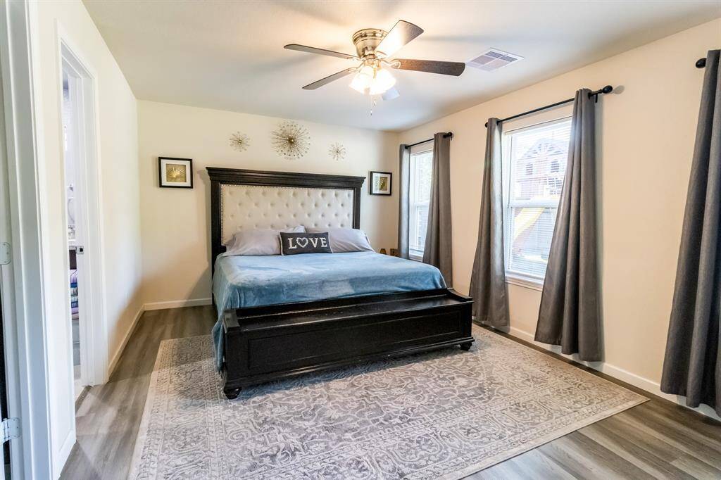 primary bed room