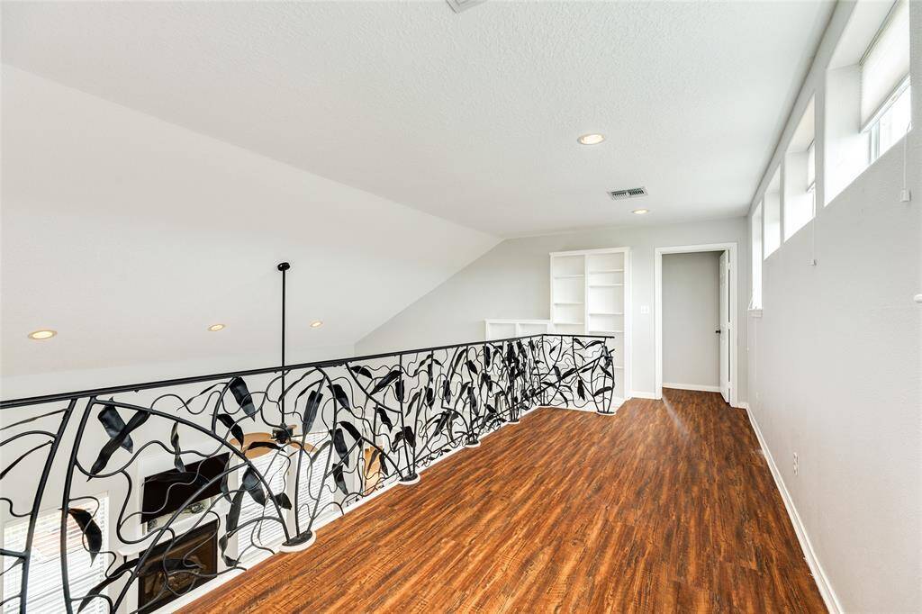 Loft, perfect reading room or office