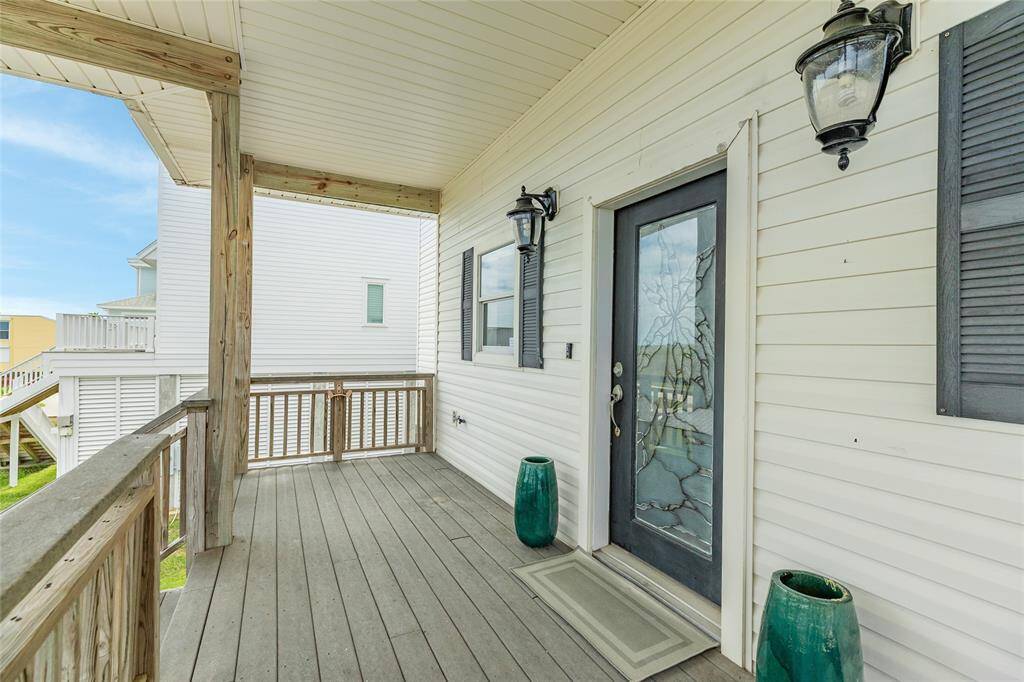 Front entry deck that is the best place to birdwatch