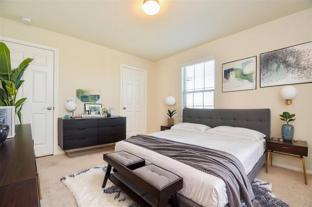 Welcome to this secondary bedroom.