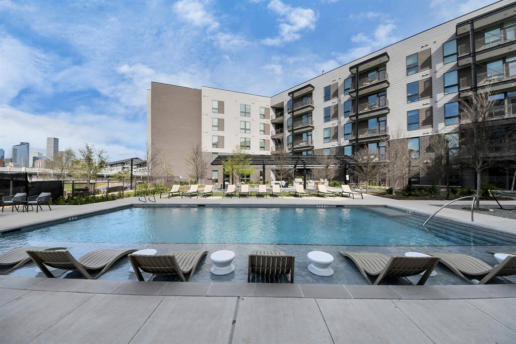 Photos displayed may be of similar apartments or floor plans featuring the same finishes